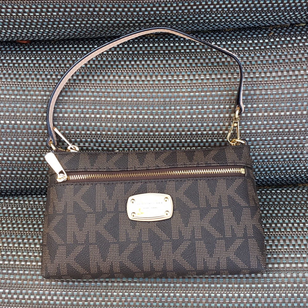 Leather wristlet